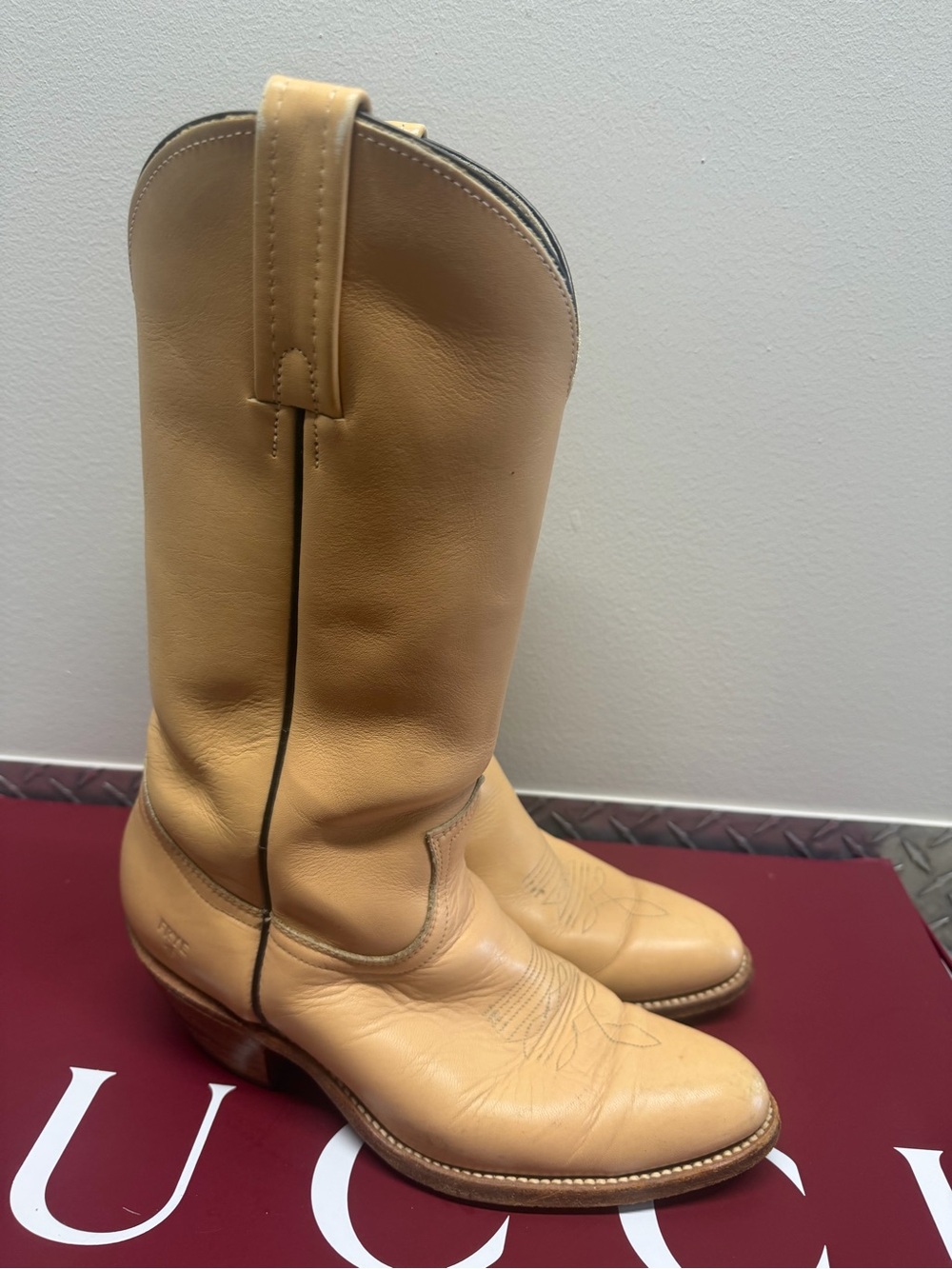 Men’s Frye vintage beige cowboy boots 9